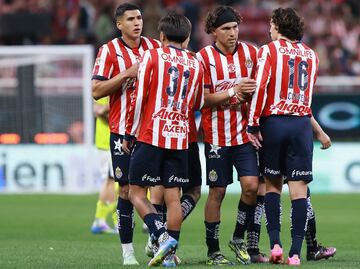¡Fracaso en la cancha, éxito en la grada! Chivas aumenta su asistencia como local en el año