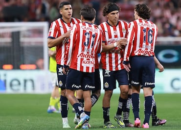 ¡Fracaso en la cancha, éxito en la grada! Chivas aumenta su asistencia como local en el año