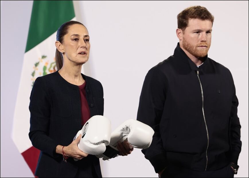 La presidenta de México, Claudia Sheinbaum recibió unos guantes blancos de la paz. FOTO: EFE