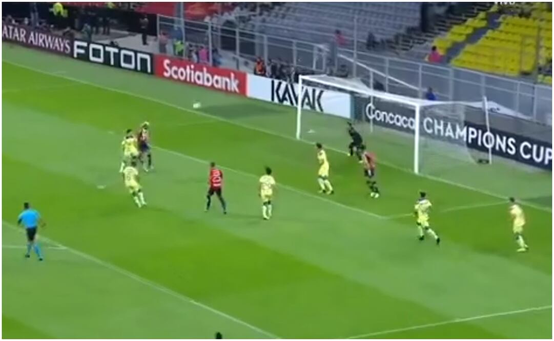 Cade Cowell rematando para el primer gol de Chivas / FOTO: Captura