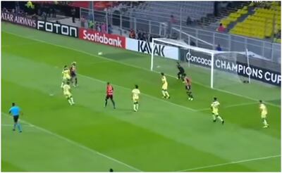 Cade Cowell rematando para el primer gol de Chivas / FOTO: Captura
