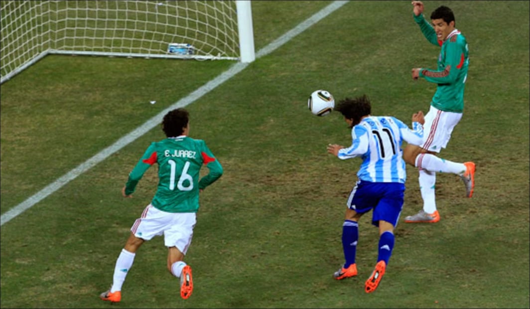 El gol de Carlos Tévez contra México en 2010 / Foto: Especiales