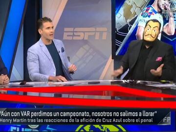 Sergio Dipp le regaló una máscara de 'La casa de papel' a Álvaro Morales para festejar atraco del América