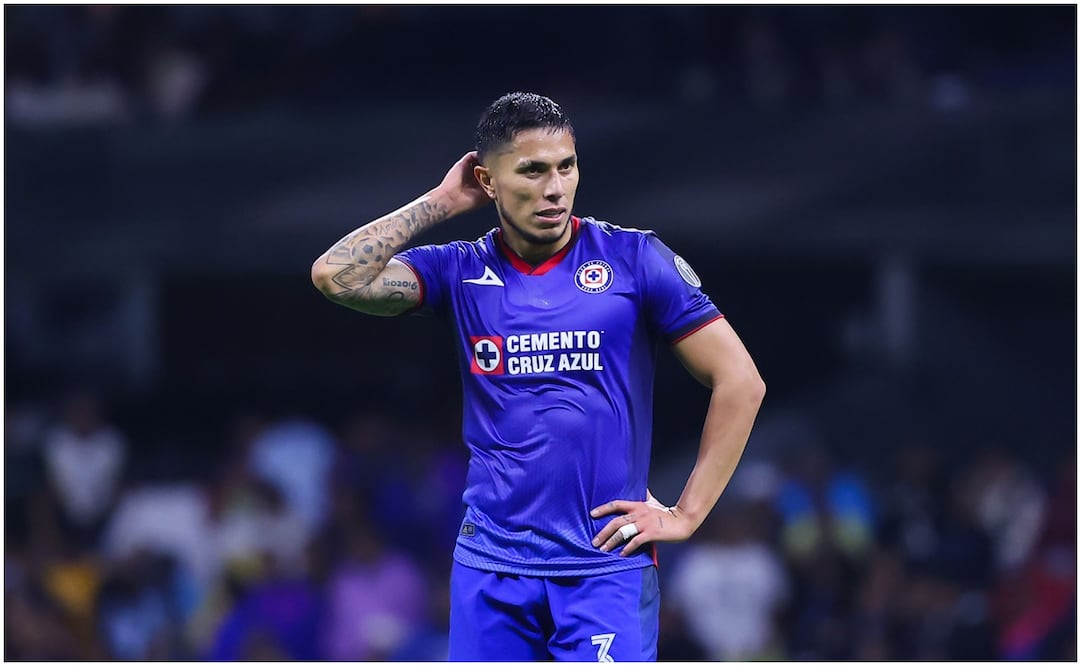 Carlos Salcedo lamentándose con Cruz Azul / FOTO: Imago7