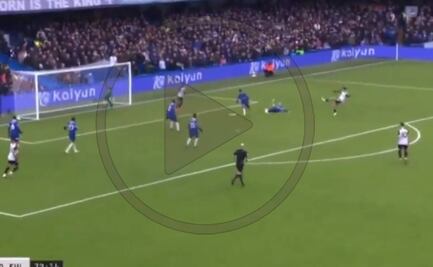 Raúl Jiménez falló una jugada clara de gol que pudo ser el empate del Fulham ante Chelsea