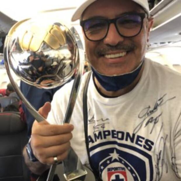 Juan Carlos Casasola es un fiel aficionado del Cruz Azul. Foto: @eltataazul