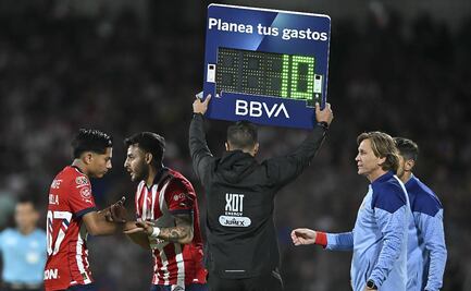 Alexis Vega, entre abucheos de la afición, volvió a jugar con las Chivas