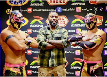 ¡Randy, hermano, cada vez más mexicano! Arozarena apareció en función de lucha libre en CDMX