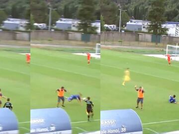 Entrenador se mete a la cancha para frenar un gol cantado en contra y finge que no hizo nada