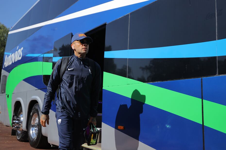 Dani Alves disfruta enseñarle a las nuevas generaciones sus conocimientos. Foto: Imago7.