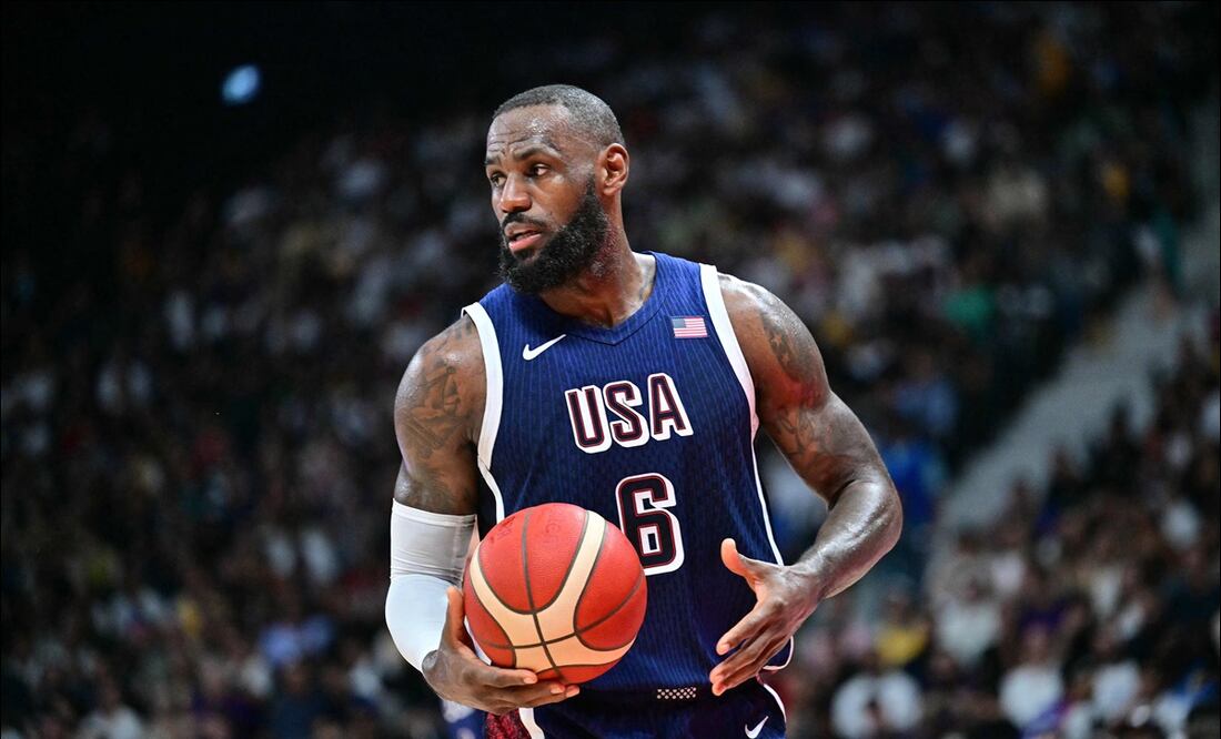 LeBron James, durante un duelo amistoso del equipo de baloncesto de Estados Unidos. FOTO: AFP