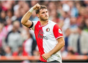 Santi Giménez sigue intratable, anotó doblete para darle la victoria al Feyenoord