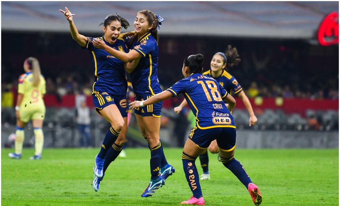 Jugadoras de Tigres Femenil celebrando un gol en el Estadio Azteca / FOTO: Imago7