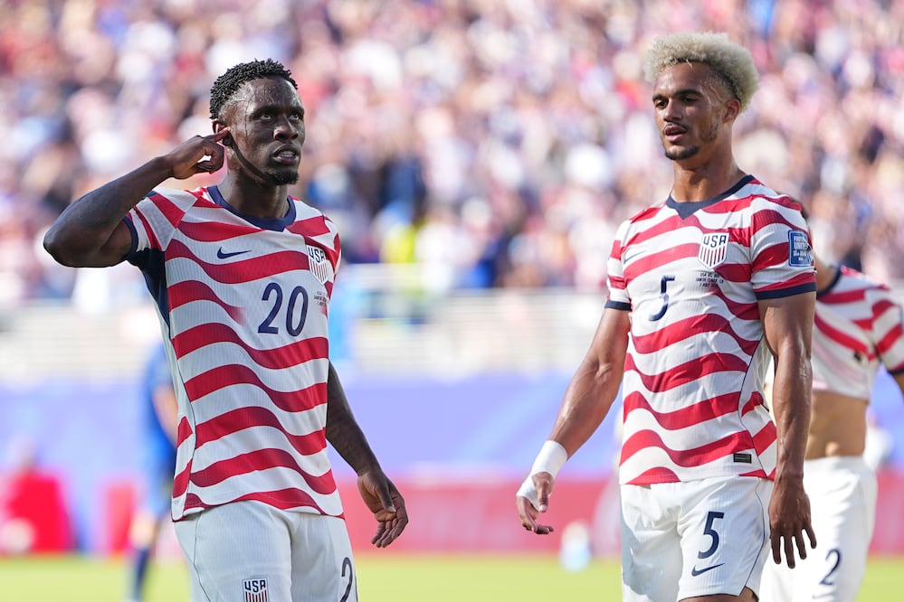 Folarin Balogun en festejo de gol con la selección de Estados Unidos, durante los 16vos de Final del Mundial de 2026 - Foto:  AP