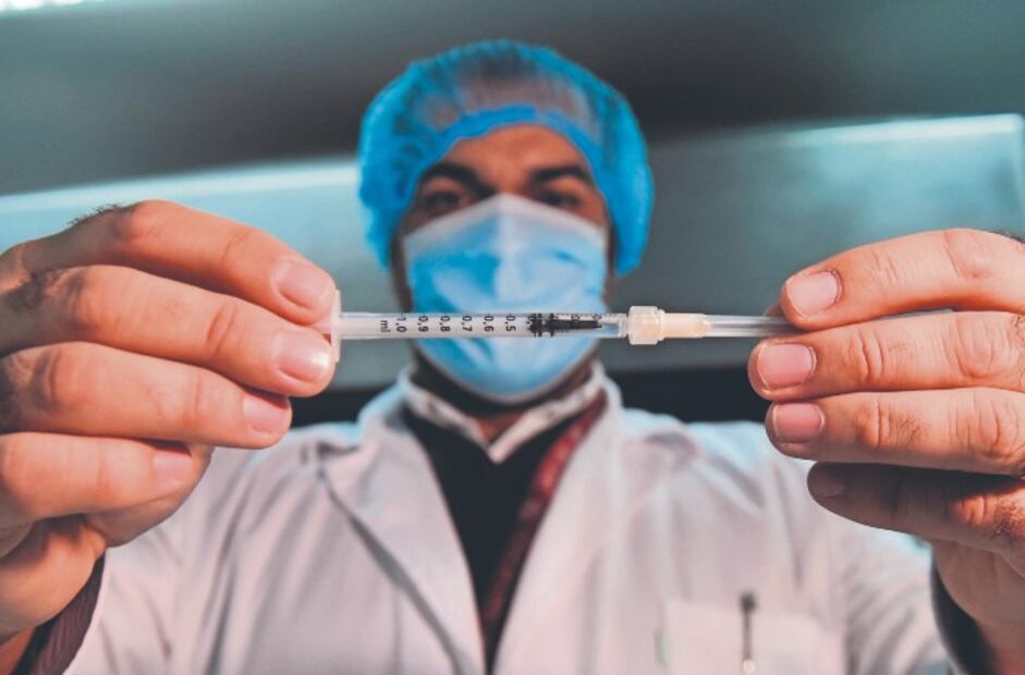 Expertos derriban 10 mitos sobre las vacunas contra Covid-19