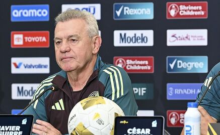 Javier Aguirre calla de nuevo sobre las redadas anti migrantes; prohíben hablar de temas “extra futbol” en su conferencia