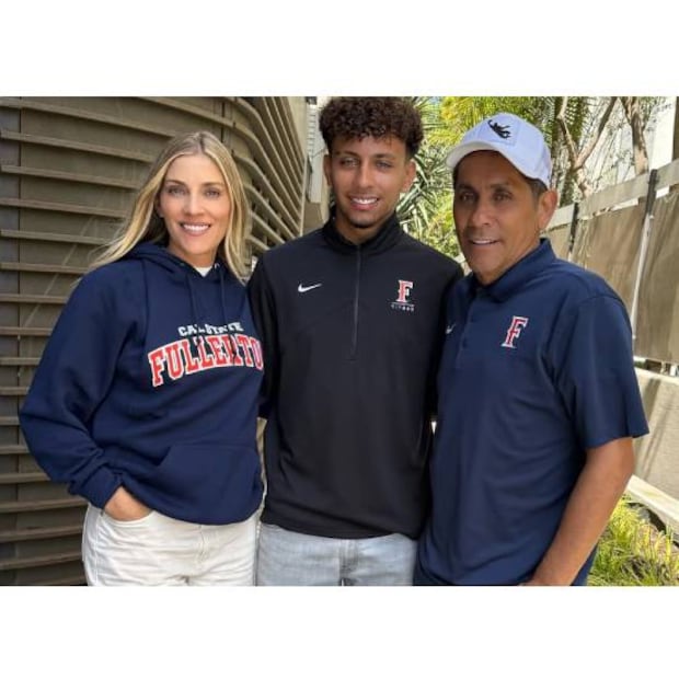 Jorge Campos, su esposa, Marcy Raston y su hijo menor Antonio. Foto: Especial