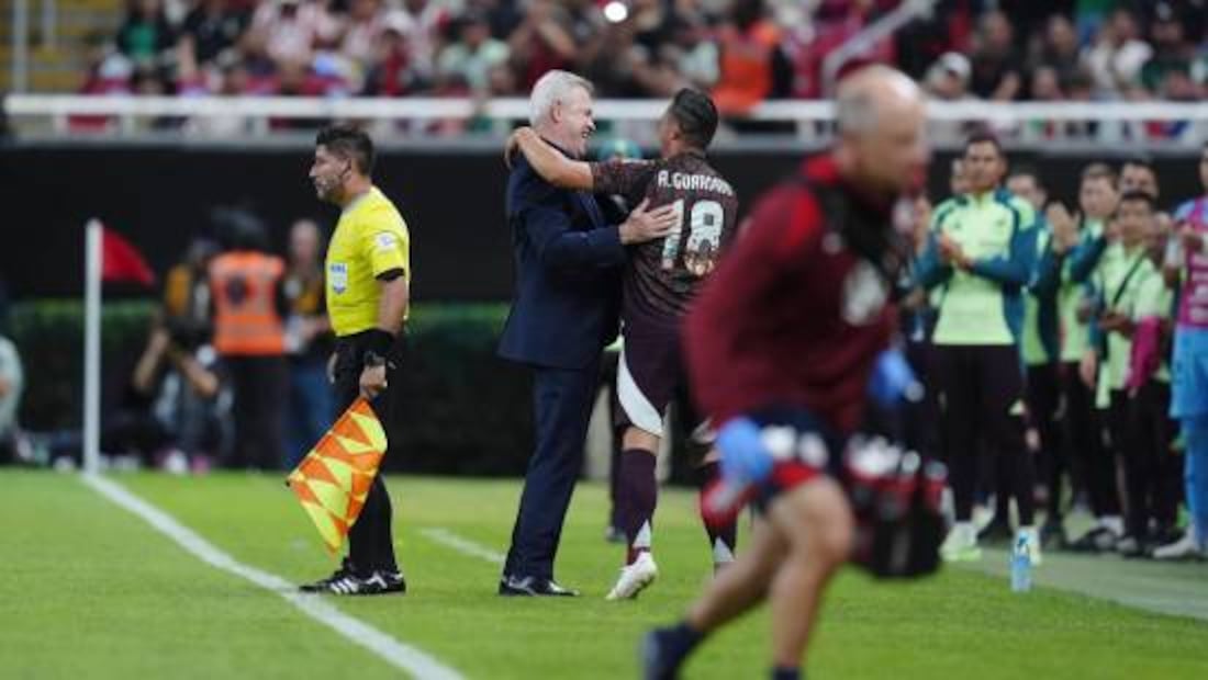 Andrés Guardado tiene una buena relación con Javier Aguirre. Foto: Imago7