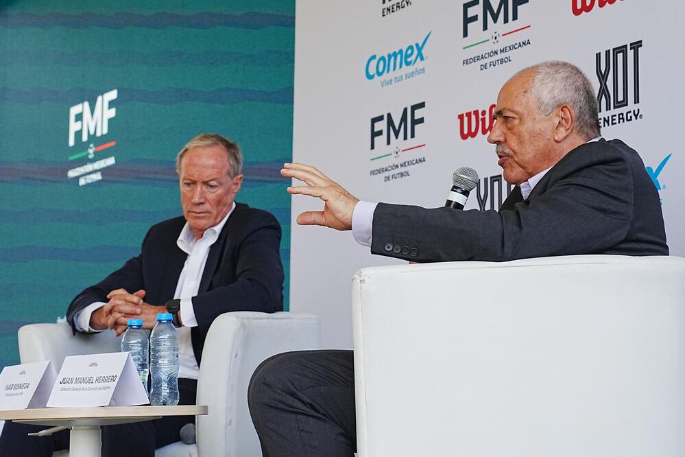 Ivar Sisniega, presidente de la FMF y Juan Manuel Herrero, director general de la Comisión de Árbitros - Foto: Imago7
