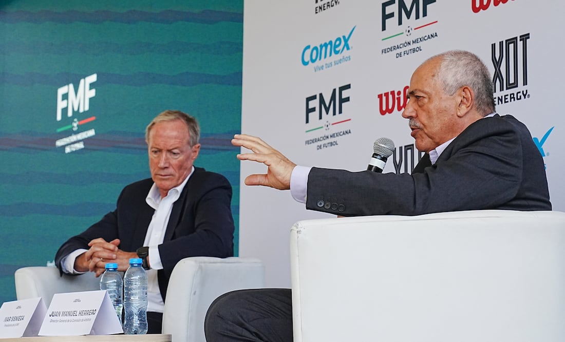 Ivar Sisniega, presidente de la FMF y Juan Manuel Herrero, director general de la Comisión de Árbitros - Foto: Imago7