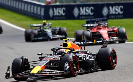 Checo Pérez y la espectacular maniobra para rebasar a dos autos con un movimiento en el GP de China