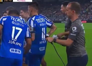 Rayados: rociaron a los jugadores con un extraño líquido mientras se estaban rehidratando