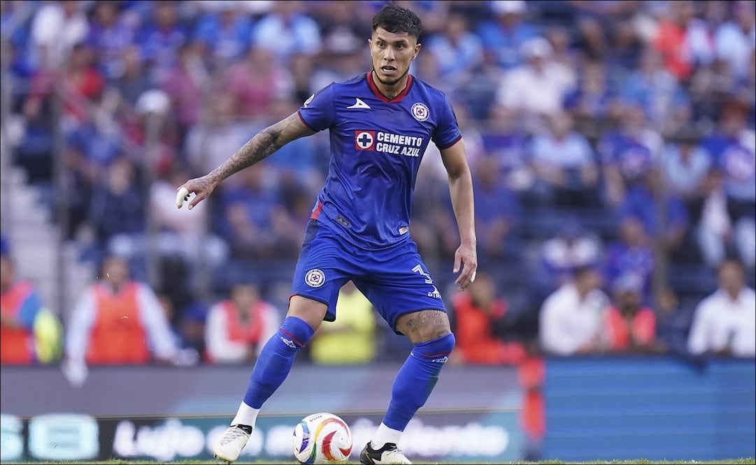 Carlos Salcedo, durante un juego con La Maquina en el Clausura 2024. FOTO: Imago7