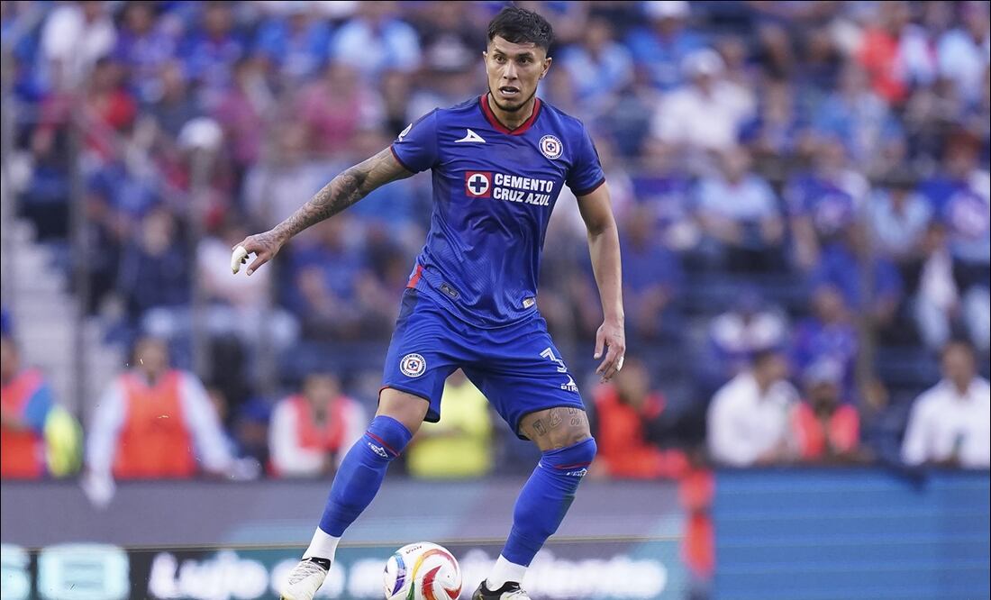 Carlos Salcedo, durante un juego con La Maquina en el Clausura 2024. FOTO: Imago7