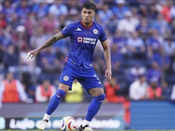 Cruz Azul anunció de forma oficial la salida del jugador Carlos Salcedo de su plantel