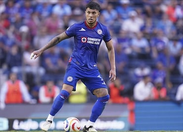 Cruz Azul anunció de forma oficial la salida del jugador Carlos Salcedo de su plantel