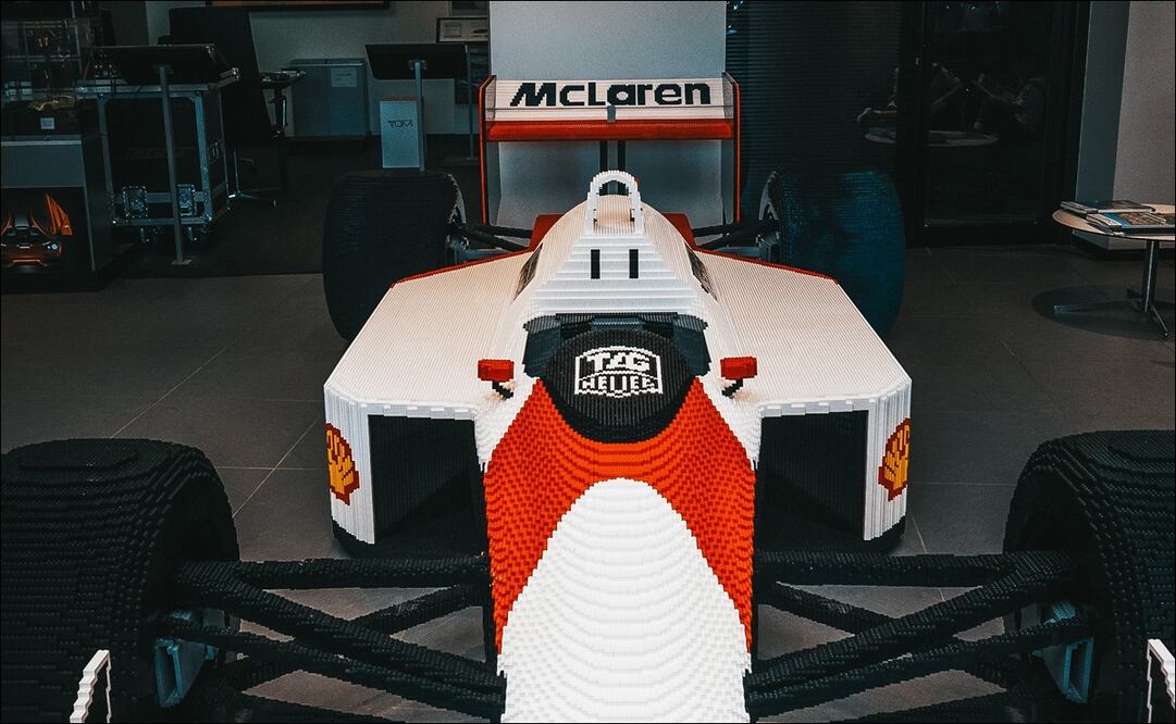 Lego recreó el McLaren de Ayrton Senna con 400 mil piezas - Foto: @McLarenF1 (X)