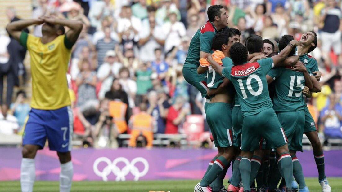 Peralta no dejo pasar la oportunidad para pedir apoyo para los atletas mexicanos. Foto: @OribePeralta.