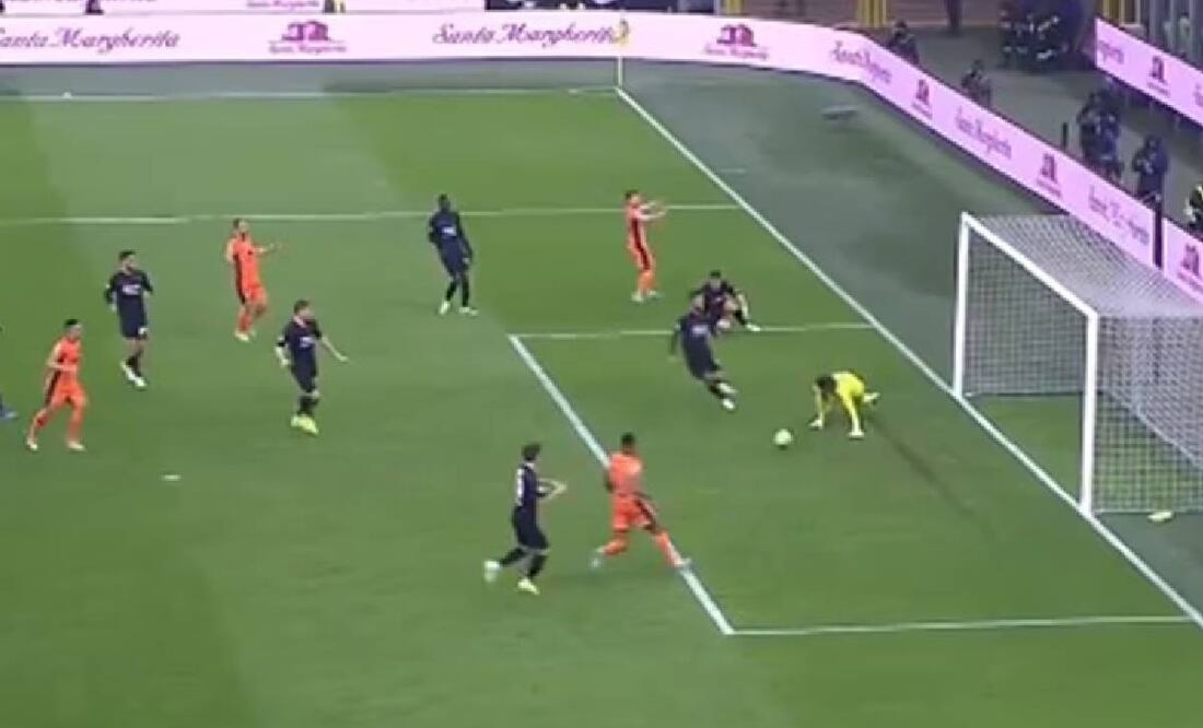 Paco Memo cometió un terrible error en uno de los goles del Inter de Milán. Foto: Especial