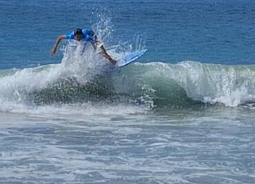 Joven mexicana sorprende en la rama femenil del Surf Open Puerto Escondido 2024