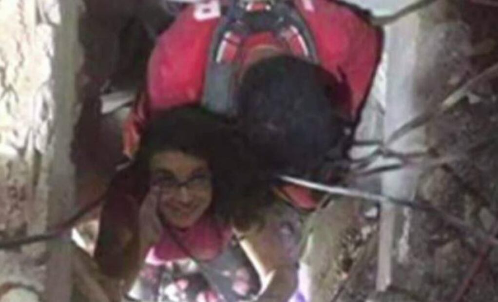 Lucía se reencontró con su única hermana después de salir de los escombros 