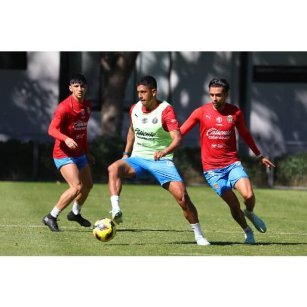 Alan Pulido ha estado entrenado al parejo de sus compañeros en Verde Valle para poder debutar con Chivas. Foto: Chivas