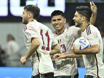 ¡Santiago Giménez, a la banca! Jaime Lozano eligió a Raúl para ser titular ante Ghana