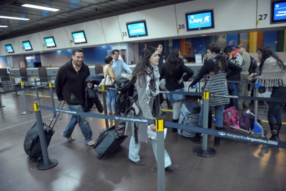 Mujer lanzó falsa amenaza de bomba para que su novio no perdiera su vuelo