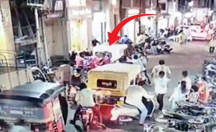 VIDEO: Golpean a motociclista por no cubrirse la boca al estornudar