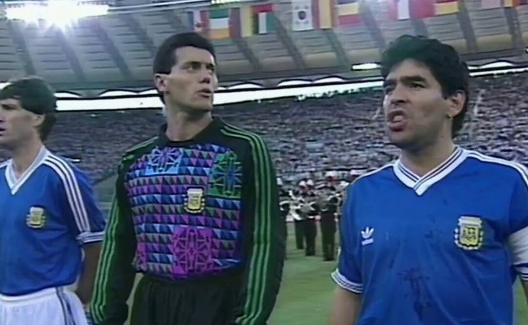 Maradona no pudo esconder su enojo contra los italianos que silbaron el himno de su país en el Mundial de 1990. Foto: Especial