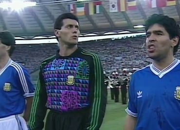 Maradona explotó contra los italianos que chiflaron el himno de Argentina: "¡Hijos de pu...!"