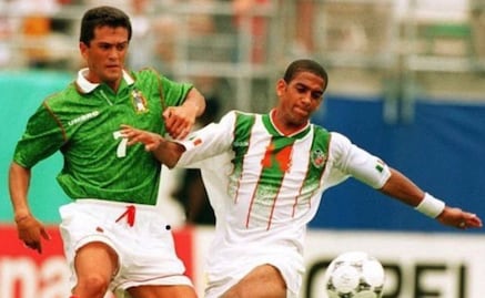 Carlos Hermosillo explotó contra Miguel Mejía Barón por no hacer cambios ante Bulgaria: "Es un cag..."