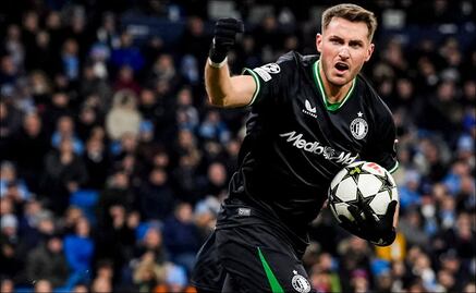 Santiago Giménez reaparece con Feyenoord tras su lesión y anota en Champions League ante Manchester City