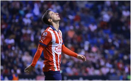 ¿Lesión grave en Chivas? 'Cone' Brizuela se retiró del entrenamiento con problemas en la rodilla