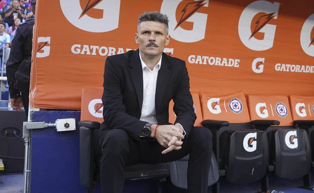 Aficionada de los Rayados encaró al Tano. Foto: Imago7.