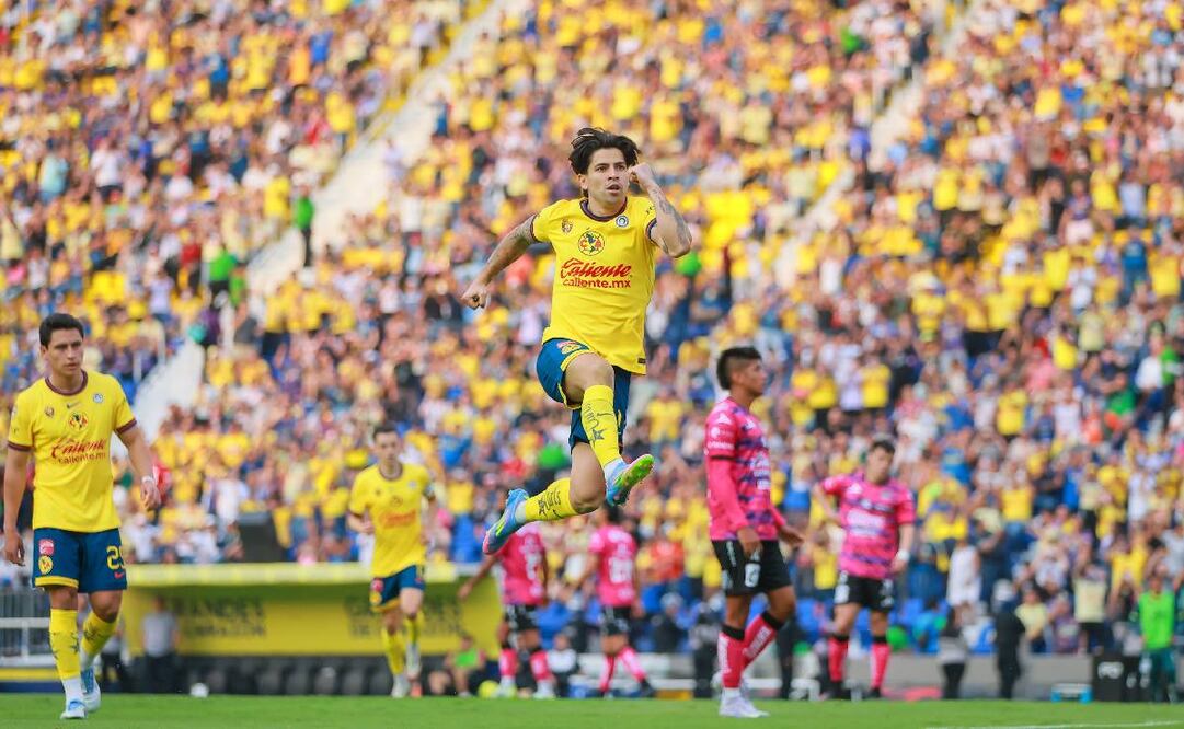 Víctor Dávila festeja uno de los cinco goles del América contra Mazatlán. Foto: Imago7