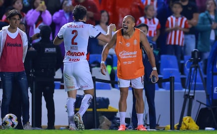 Mozo hizo menos a jugador de Chivas en live con Chicharito: 'Jugabas con Rooney y ahora con Cone Brizuela'