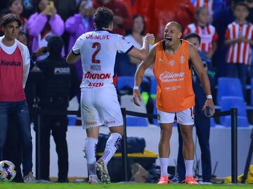 Mozo hizo menos a jugador de Chivas en live con Chicharito: 'Jugabas con Rooney y ahora con Cone Brizuela'