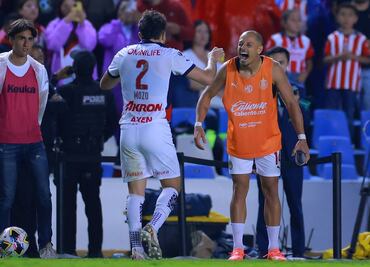 Mozo hizo menos a jugador de Chivas en live con Chicharito: 'Jugabas con Rooney y ahora con Cone Brizuela'