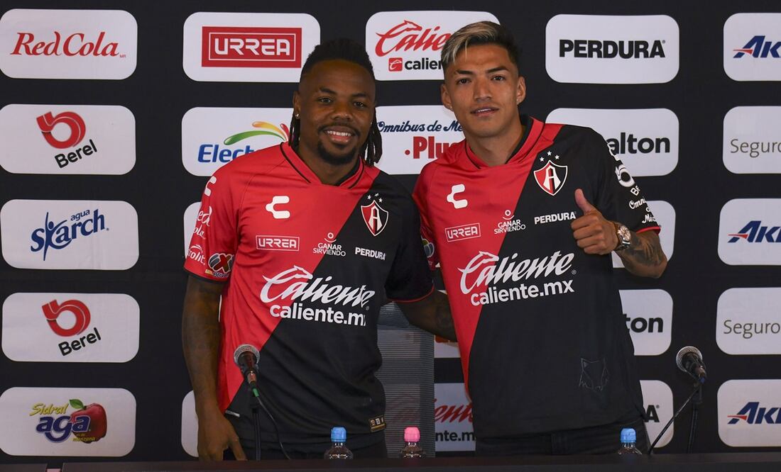 Jhon Murillo y Raymundo Fulgencio, durante su presentación como refuerzos del Atlas - Foto: Imago7